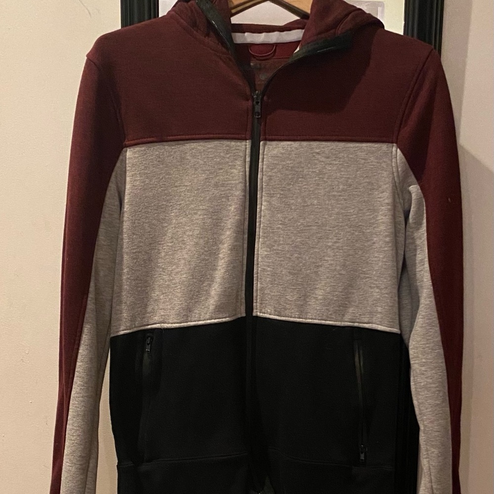 Worn1x men’s 2piece sweatsuit outfit from Aeropostale. Perfect 4 this weather
